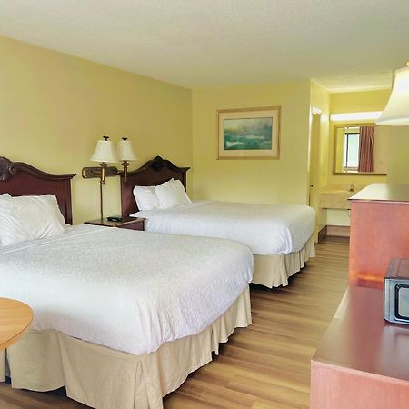 Knights Inn Point South Йемасси Экстерьер фото