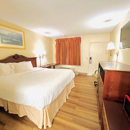 Knights Inn Point South Йемасси Экстерьер фото