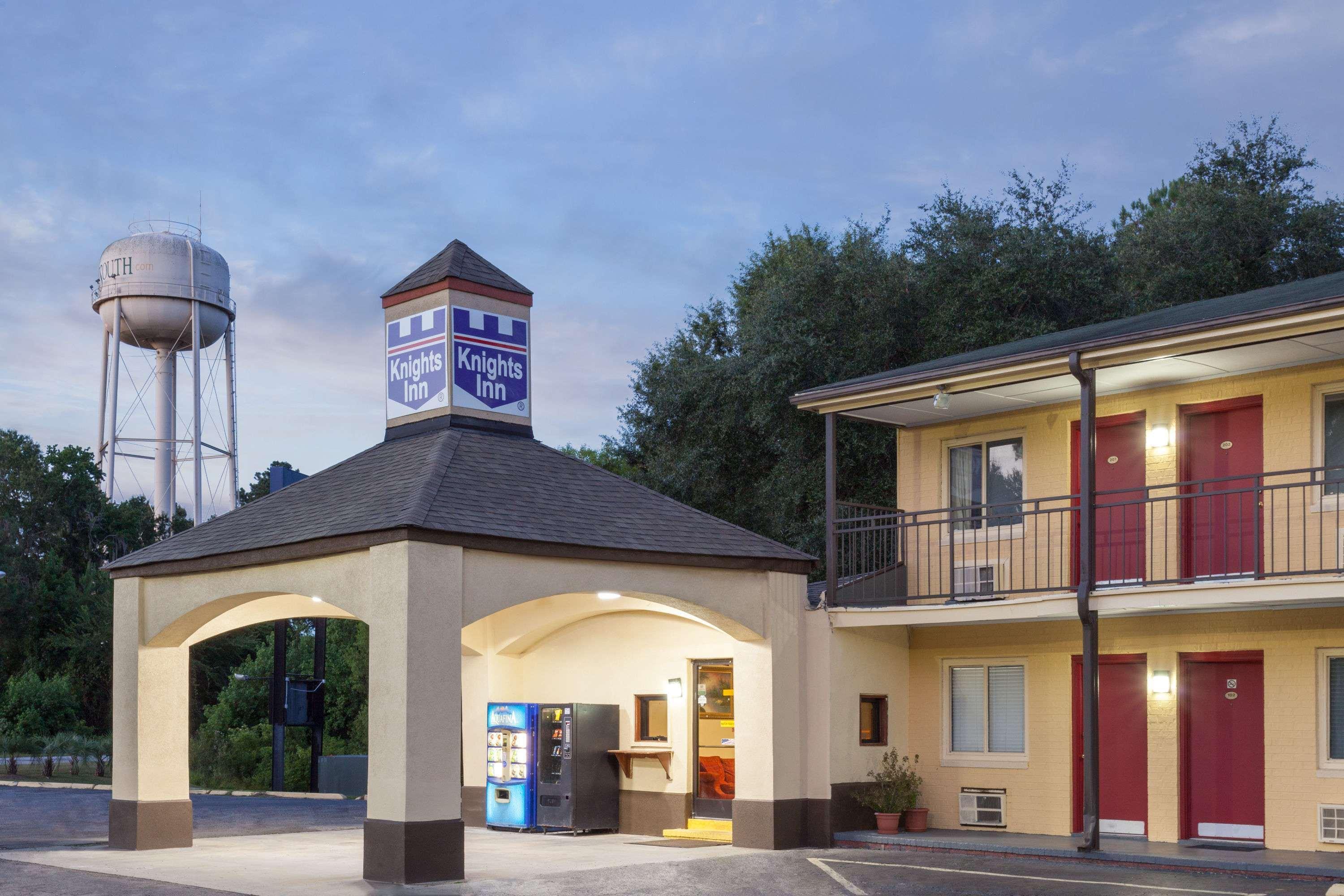 Knights Inn Point South Йемасси Экстерьер фото