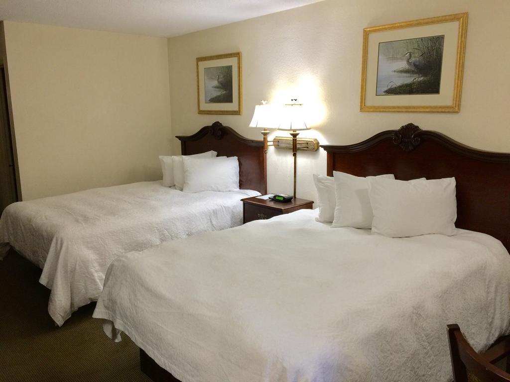 Knights Inn Point South Йемасси Экстерьер фото