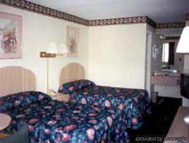 Knights Inn Point South Йемасси Экстерьер фото
