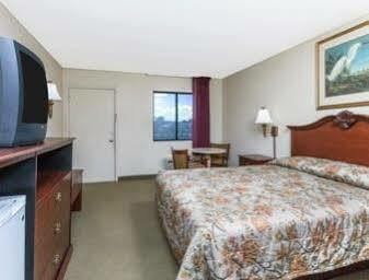 Knights Inn Point South Йемасси Экстерьер фото
